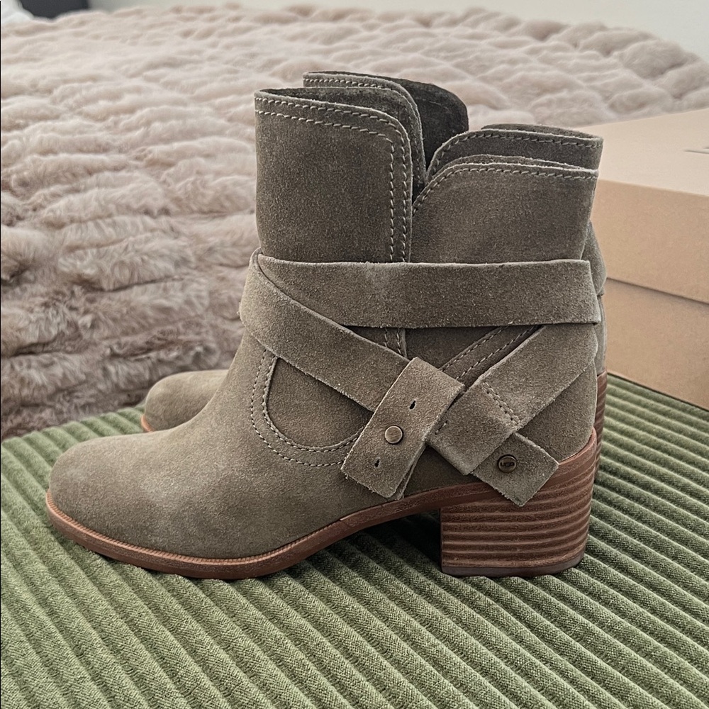 NWT - UGG Elora Suade Ankle Boots - Antilope 💚 - Picture 2 of 9